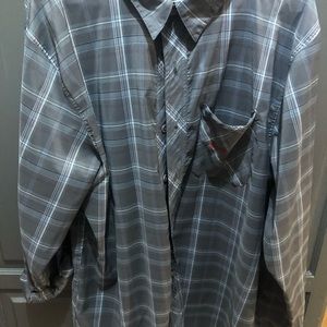 Under armor XL mens long sleeve shirt light fit